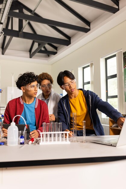 Federal Grant Program: $10,000 STEM Scholarships Application Details