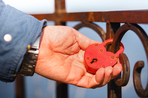 A hand unlocking a padlock on a treasure chest, symbolizing the unlocking of vested benefits in a 401(k) plan.